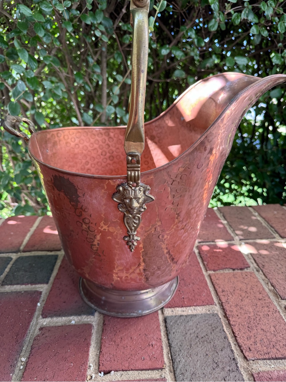 Antique Hammered Copper Helmet Coal Scuttle Brass Lion Head Fireplace Bucket - Picture 2 of 16